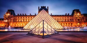 Louvre-Piramidi.jpg